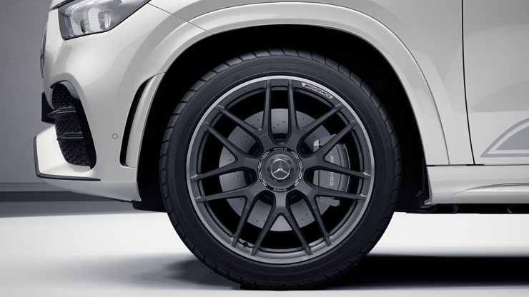 55,9 cm (22") AMG Schmiederäder im Kreuzspeichen-Design Bild 1