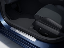 C-Class Saloon Door sills with "Mercedes-Benz" lettering, illuminated and with exchangeable cover