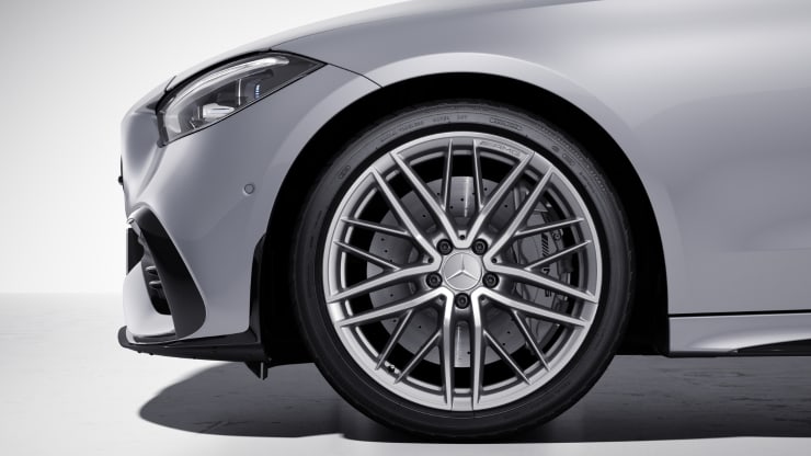 48,3 cm (19") AMG Leichtmetallräder im 5-Doppelspeichen-Design Bild 1