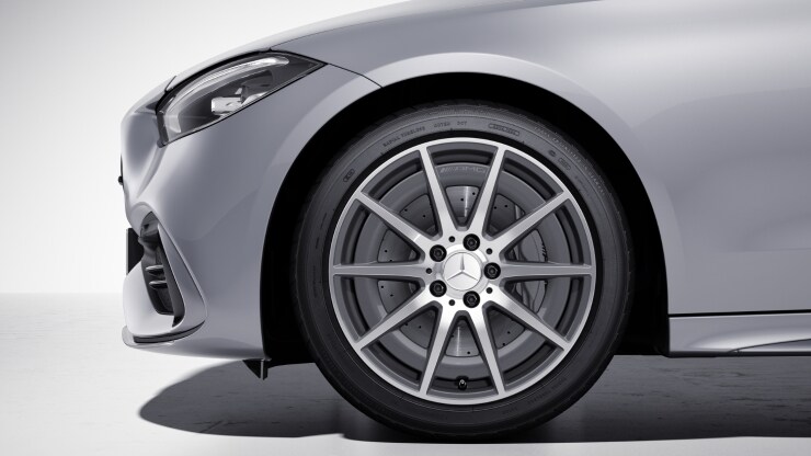 45,7 cm (18") AMG Leichtmetallräder im 10-Speichen-Design Bild 1