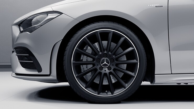 48,3 cm (19") AMG Leichtmetallräder im Vielspeichen-Design Bild 1
