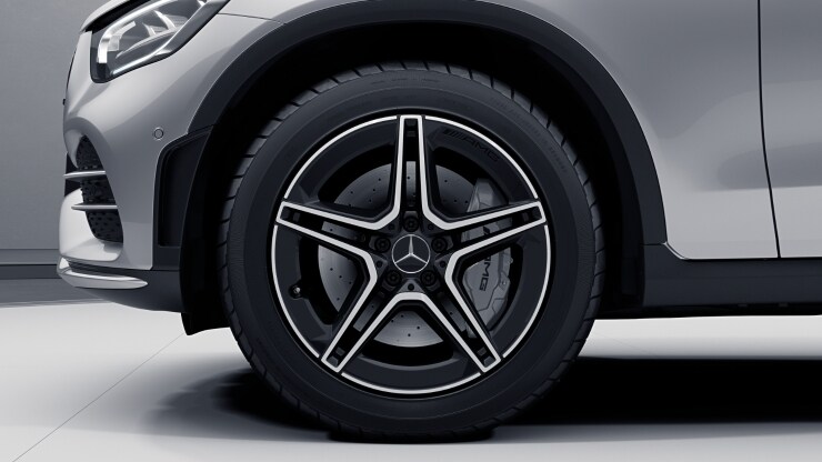 48,3 cm (19") AMG Leichtmetallräder im 5-Doppelspeichen-Design 2