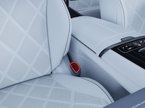 Mercedes-Maybach EQS SUV Designer belt buckles in front and rear