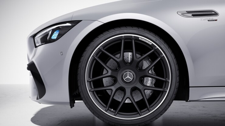 53,3 cm (21") AMG Schmiederäder im Kreuzspeichen-Design Bild 1