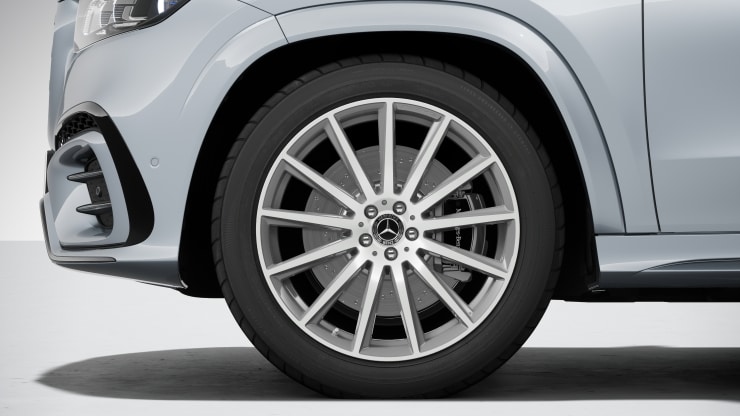 55,9 cm (22") AMG Leichtmetallräder im Vielspeichen-Design Bild 1