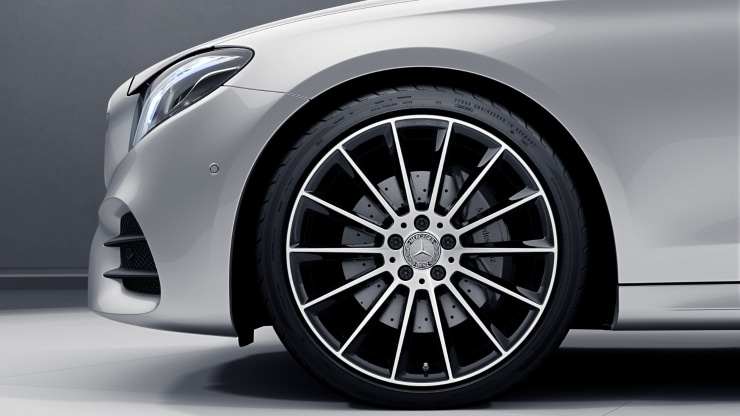 50,8 cm (20") AMG Leichtmetallräder im Vielspeichen-Design Bild 1