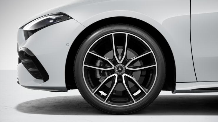 19" AMG Leichtmetallräder im 5-Doppelspeichen-Design 1