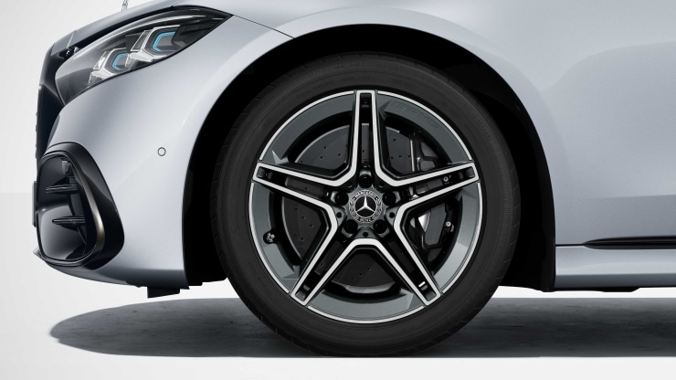 19" AMG Leichtmetallräder im 5-Doppelspeichen-Design Bild 1