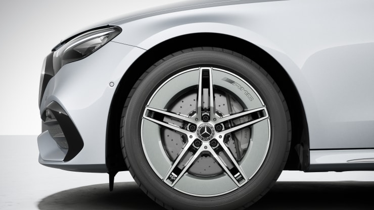 19" AMG Leichtmetallräder im 5-Doppelspeichen-Design 1