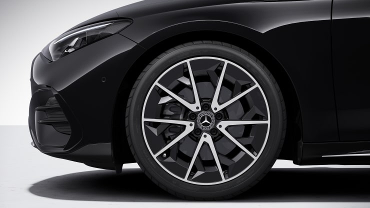 19" AMG Leichtmetallräder im 5-Doppelspeichen-Design Bild 1