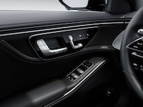 S-Class Electrically adjustable driver's seat and front passenger seat with memory function