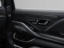 Mercedes-Maybach S-Class Seat on front passenger side electrically adjustable from the rear