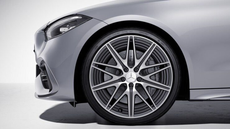 50,8 cm (20") AMG Leichtmetallräder im 10-Doppelspeichen-Design Bild 1