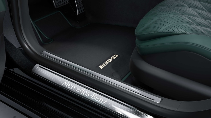 MANUFAKTUR Fußmatten Hochflor mit gesticktem AMG Schriftzug 2
