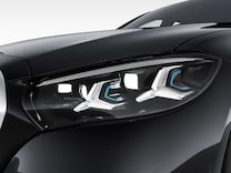S-Class Sedan 多光束智慧型數位頭燈含動態投影迎賓功能