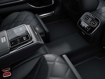 Mercedes-Maybach Klasa S Pilot MBUX z tyłu