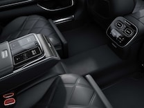 Mercedes-Maybach Klasa S Pilot MBUX z tyłu