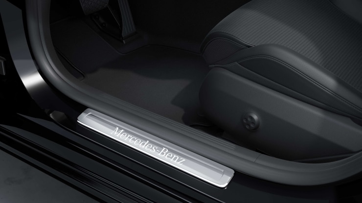 Einstiegsleisten mit "Mercedes-Benz" Schriftzug, beleuchtet und mit Wechselcover Bild 1