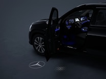 GLE Oświetlenie przestrzenne z animowaną projekcją wzoru Mercedes-Benz z przodu