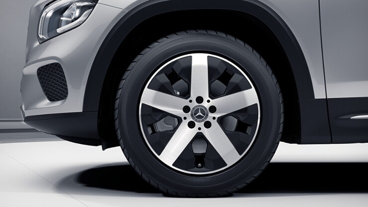 Llantas de aleaci&oacute;n de 45&comma;7 cm &lpar;18"&rpar; y 5 radios Imagen 1